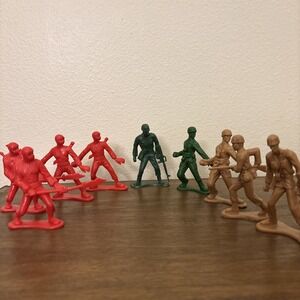 9 Large 4"  Army Men Action Figures Greenbrier International Tan, Green, Red